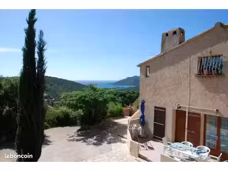 t4 en rez de jardin de villa