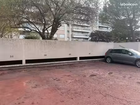 place de parking pantin
