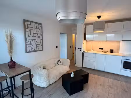 à louer –t2 meublé avec terrasse de 48 m² – piscine – résidence sécurisée