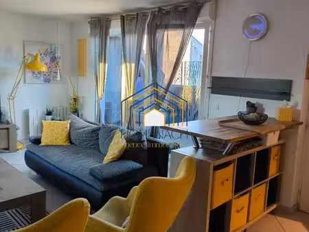 découvrez cet appartement d'une surface totale de 113 m² environ et 72 m² - t3 + 1 bureau 