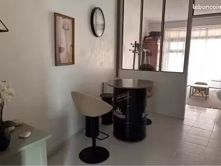 f2 meublé de 34m2 avec cour privative