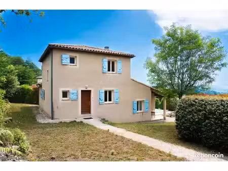 villa avec piscine à joyeuse – cadre privilégié en ardèche