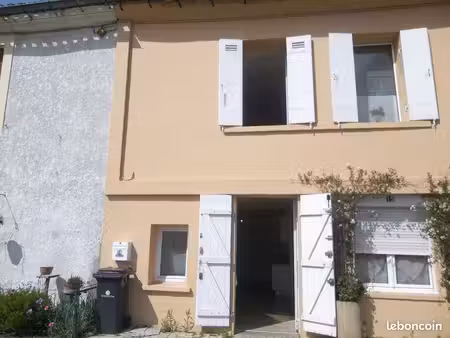 maison de ville au bords du fleuve