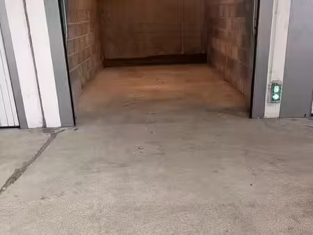 loue garage box dans résidence sécurisée