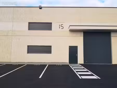 entrepôt / local d’activité 224 m² avec bureau – hauteur 6 m – parking