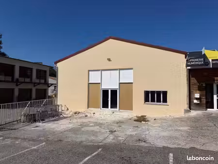 commerce 320 m²