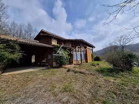 propriété 5 pièces 145 m²