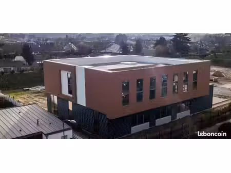 bureau 97 m²