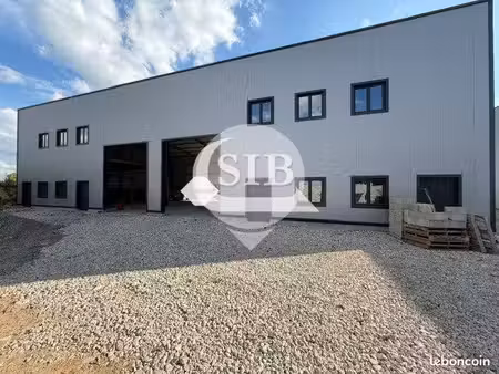 local 320 m² égly