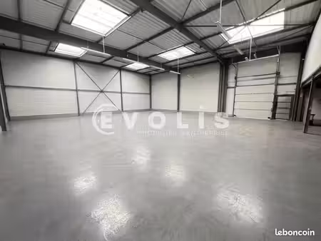 local d'activité 690 m²