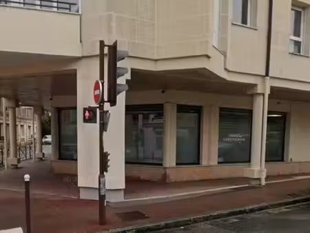 à louer – local commercial 68m² – montlhery hyper centre (hors métiers de bouche)