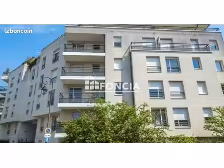 studio récent en rez de jardin proche gare massy-verrières