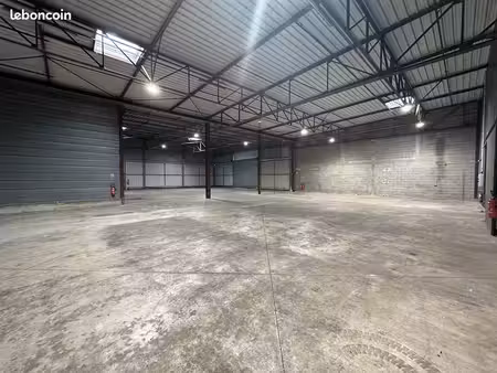 entrepôt / local d’activité 2 500 m² – quai – romilly-sur-seine