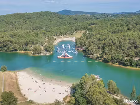 terrain constructible 891 m² – à 3 min du lac de la cavayère