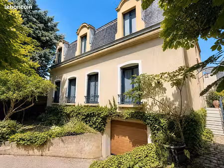 maison 7 pièces 230 m²