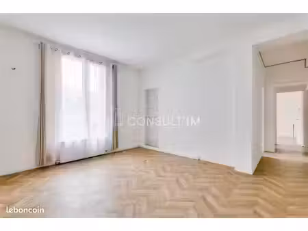 bureau 65 m²