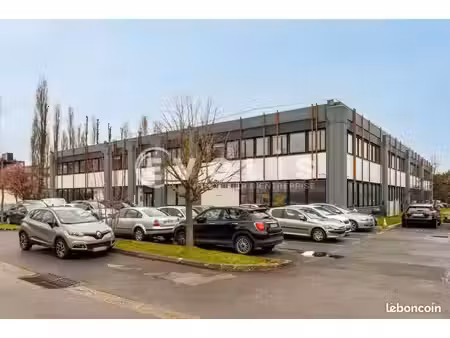 bureaux 819 m²