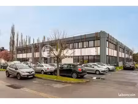 local bureaux 819 m²