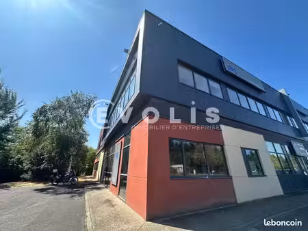 local bureaux 792 m²