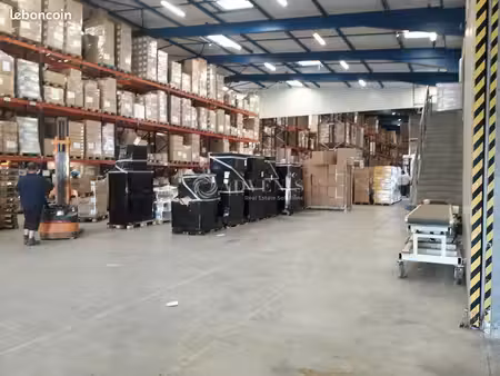local logistique 400 m²