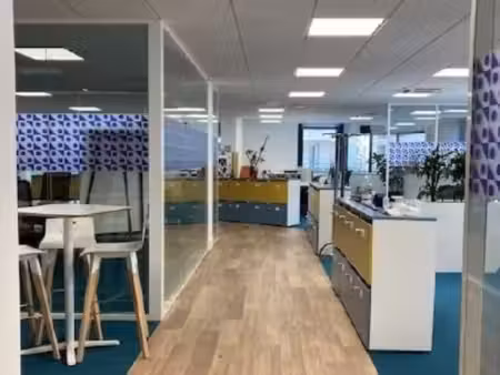 bureau 641 m²