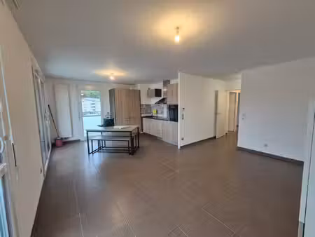 3 pieces meuble avec garage et parking