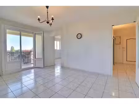 chenôve  appartement t3 avec balcon   ascenseur  résidence fermée