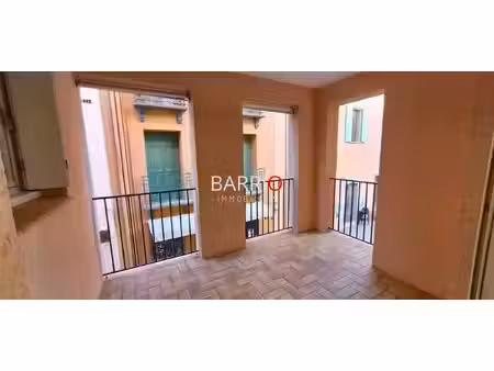 collioure centre bel appartement t3 avec loggia à deux pas des