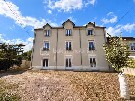 bel immeuble de caractère de 294m² – 3 appartements  3 garages et terrain clos