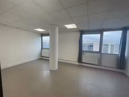 bureaux a louer nanterre 90 € / m2