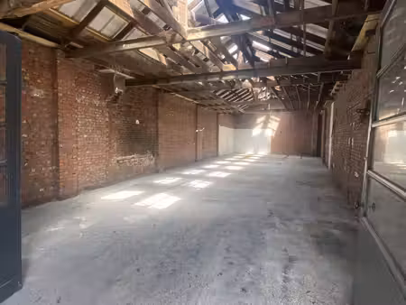 entrepot de 160m2 loue
