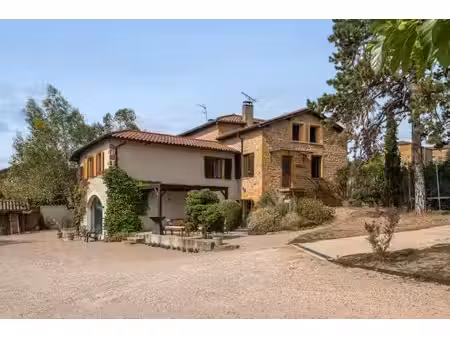 co exclusivite - belmont d'azergues - propriété familiale en pierres dorées d'environ 265m