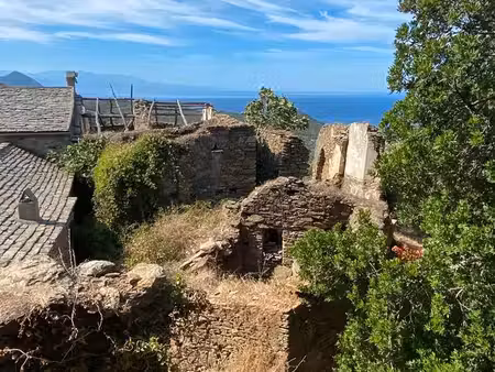 ruine en corse vue mer imprenable