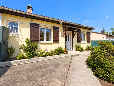 plain pied  deux chambres  garage limitrophe soissons.