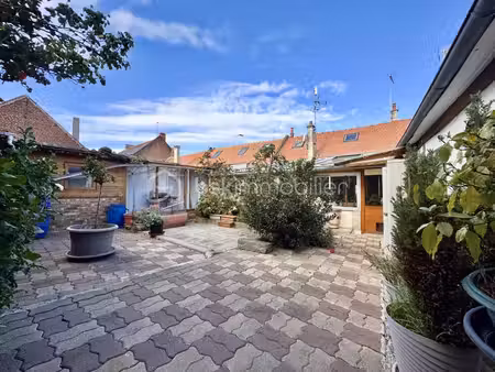 belle maison de village avec beaucoup de potentiel