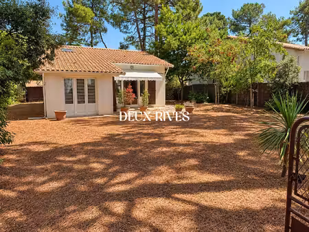 au coeur des pins  à 250 m de la plage : une maison de vacances