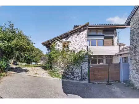 maison en pierre pleine de charme : l'authenticité rencontre