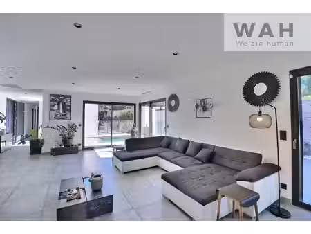 vente villa 6p 162 m2 avec piscine à beauvoisin 30640