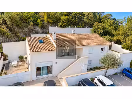 solliès-toucas villa contemporaine de 220 m2 au coeur d'un