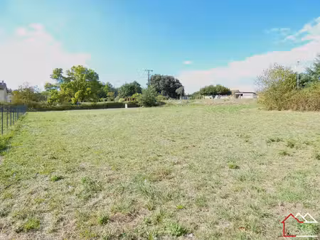 terrain constructible de 1 874 m² – douzillac