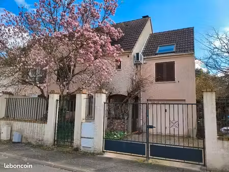 maison familiale de 108 m² avec jardin  garage et véranda  à bondy sud  limite villemomble