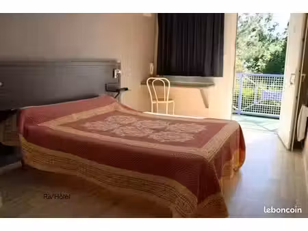 a vendre fond de commerce hotel 26 chambres situé sur la d1à 8 kms villefranche/rgue avec 