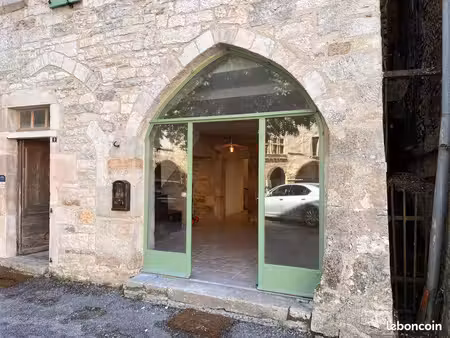 location local commercial place des conques