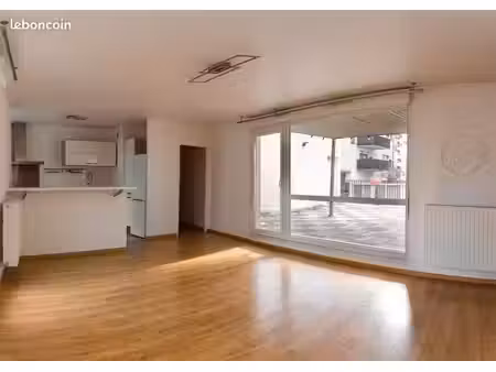 duplex 4 chambres dans les docks  115 m²  terrasse orientée sud-est de 60 m²  dernier étag