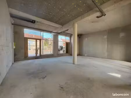 boutique 277 m² noisy le sec
