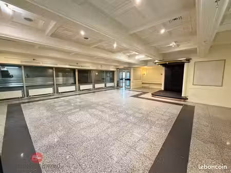 boutique 200 m² aubervilliers