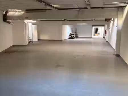local de stockage / archives 200 m² à bobigny – monte-charge
