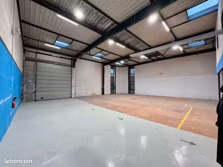 local d'activite 371 m² villepinte