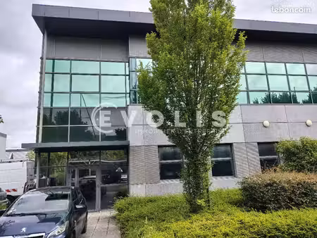 local bureaux 990 m²