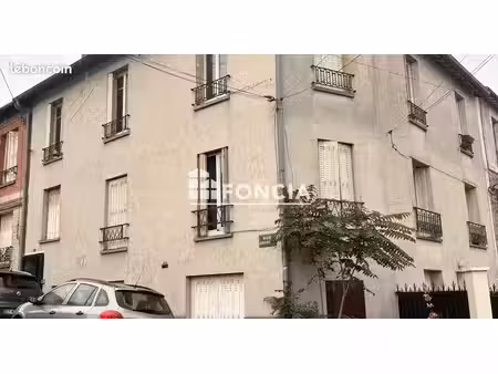 2 pièces: vsg rue calme à proximité de la gare